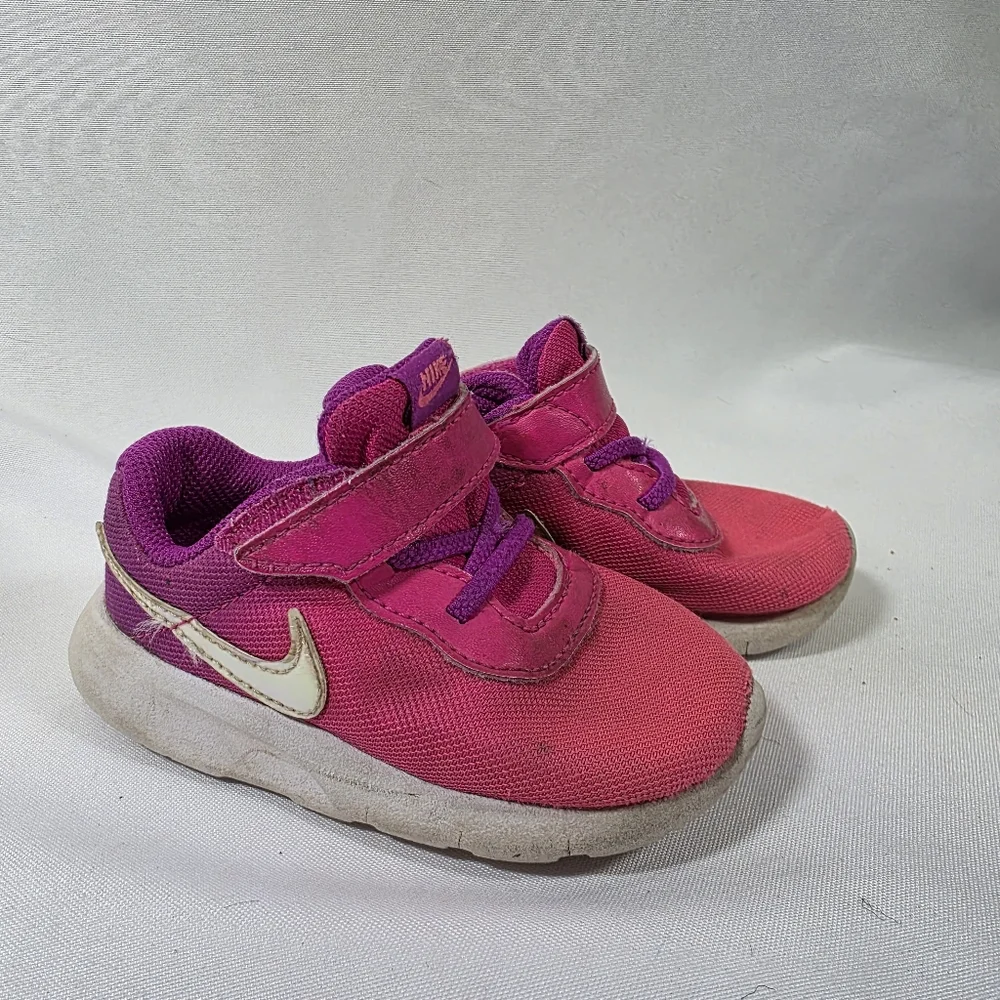Nike Girls Tanjun Running Shoes Pink, Size 6C, AV8886-500